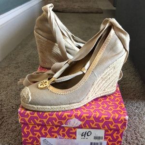 ✨Like new✨ gold Tory Burch “Susie” Espadrilles